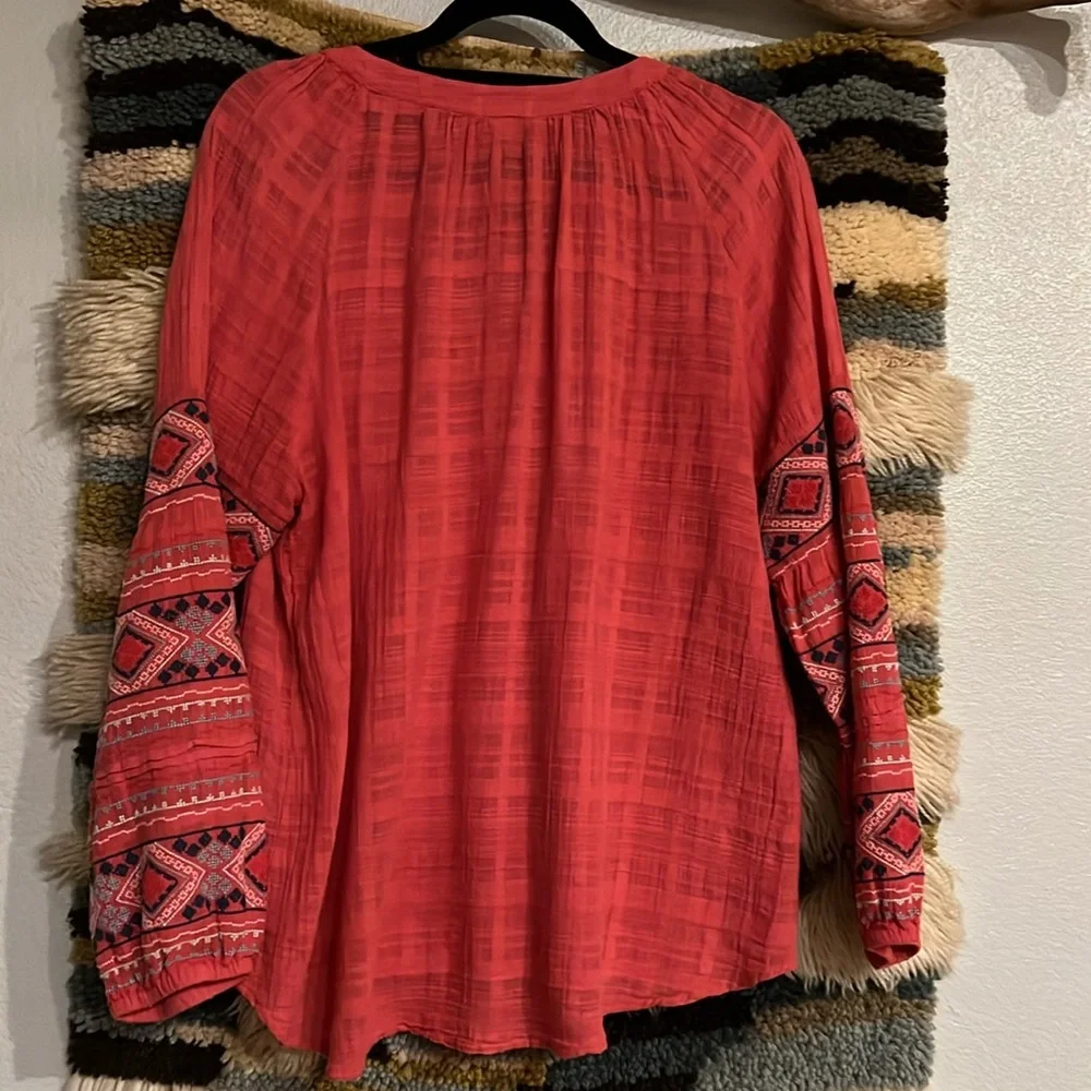 DYLAN Tala Embroidered Tunic Blouse Woven Textured Geometric Nomad Red Size M - Picture 8 of 11